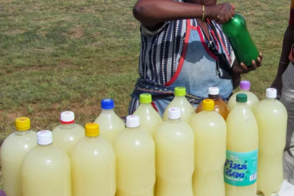 Marula beer e tsebjwa ka maina a mantši mo Afrika Borwa: vukanyi (Xitsonga), mukumbi (TshiVenda), buganu (siSwati), le morula (Sesotho).